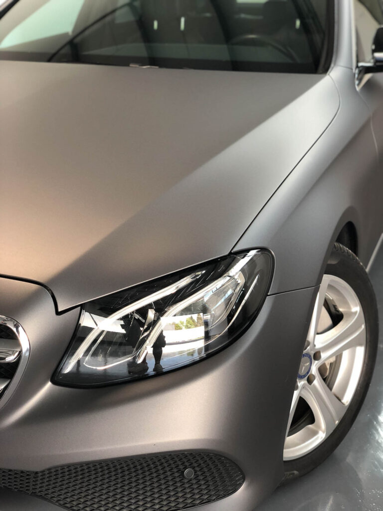 Mercedes E Klasse Avery charcoal matte metallic Autofolierung