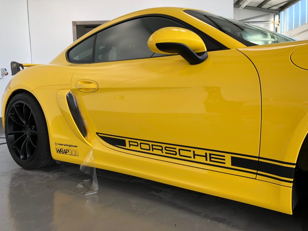 Porsche GT4 mit Design und Lackschutzfolie