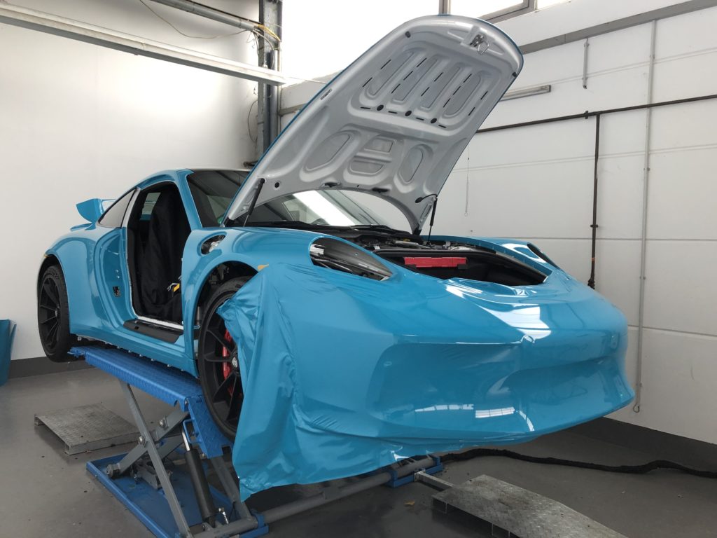 Porsche GT3 Touring Miami Blue Folierung