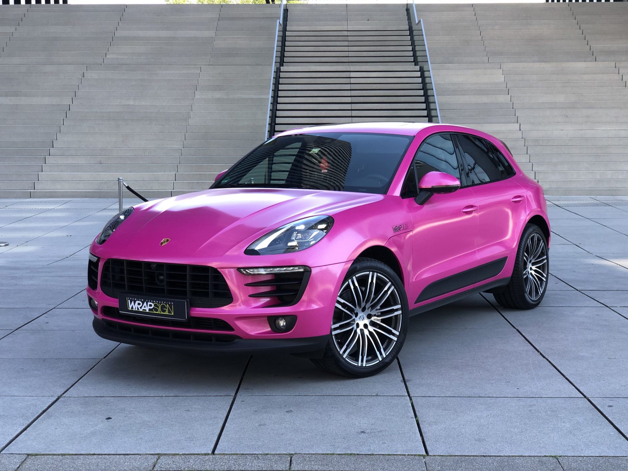 Cathy Lugners Porsche Macan foliert