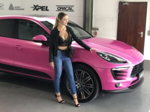 Cathy Lugners Porsche Macan foliert