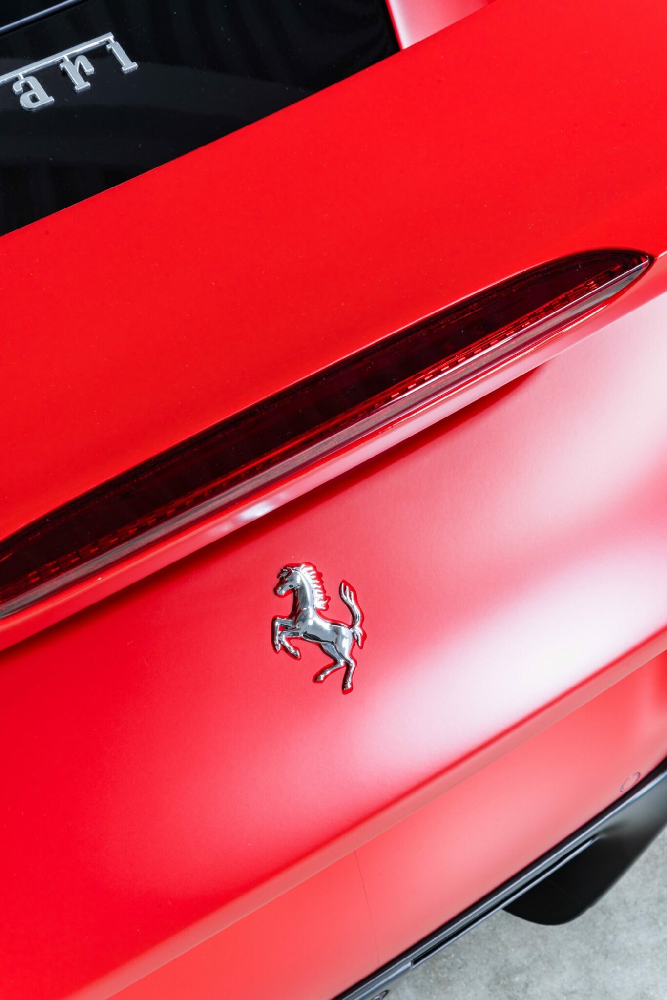 Ferrari F8 Tributo Motorhaube mit Logo